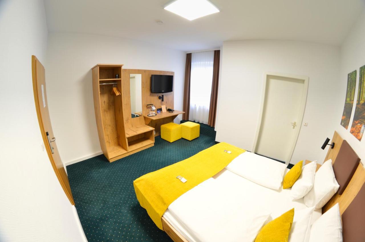 Hotel Am Markt คาร์ลสรูเฮอ ภายนอก รูปภาพ