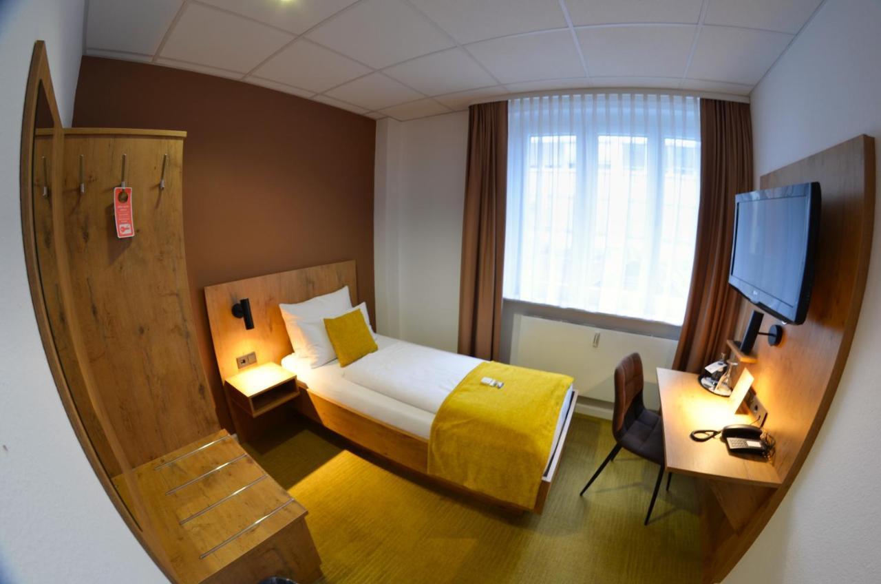 Hotel Am Markt คาร์ลสรูเฮอ ภายนอก รูปภาพ