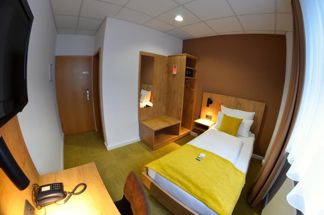 Hotel Am Markt คาร์ลสรูเฮอ ภายนอก รูปภาพ