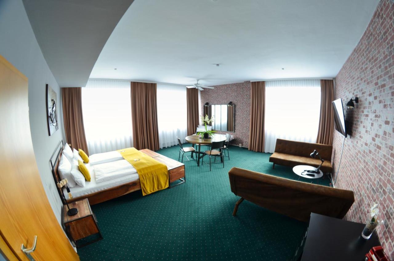 Hotel Am Markt คาร์ลสรูเฮอ ภายนอก รูปภาพ