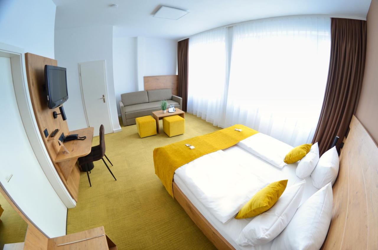 Hotel Am Markt คาร์ลสรูเฮอ ภายนอก รูปภาพ