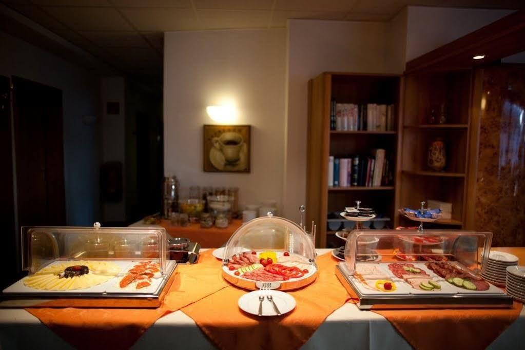 Hotel Am Markt คาร์ลสรูเฮอ ภายนอก รูปภาพ