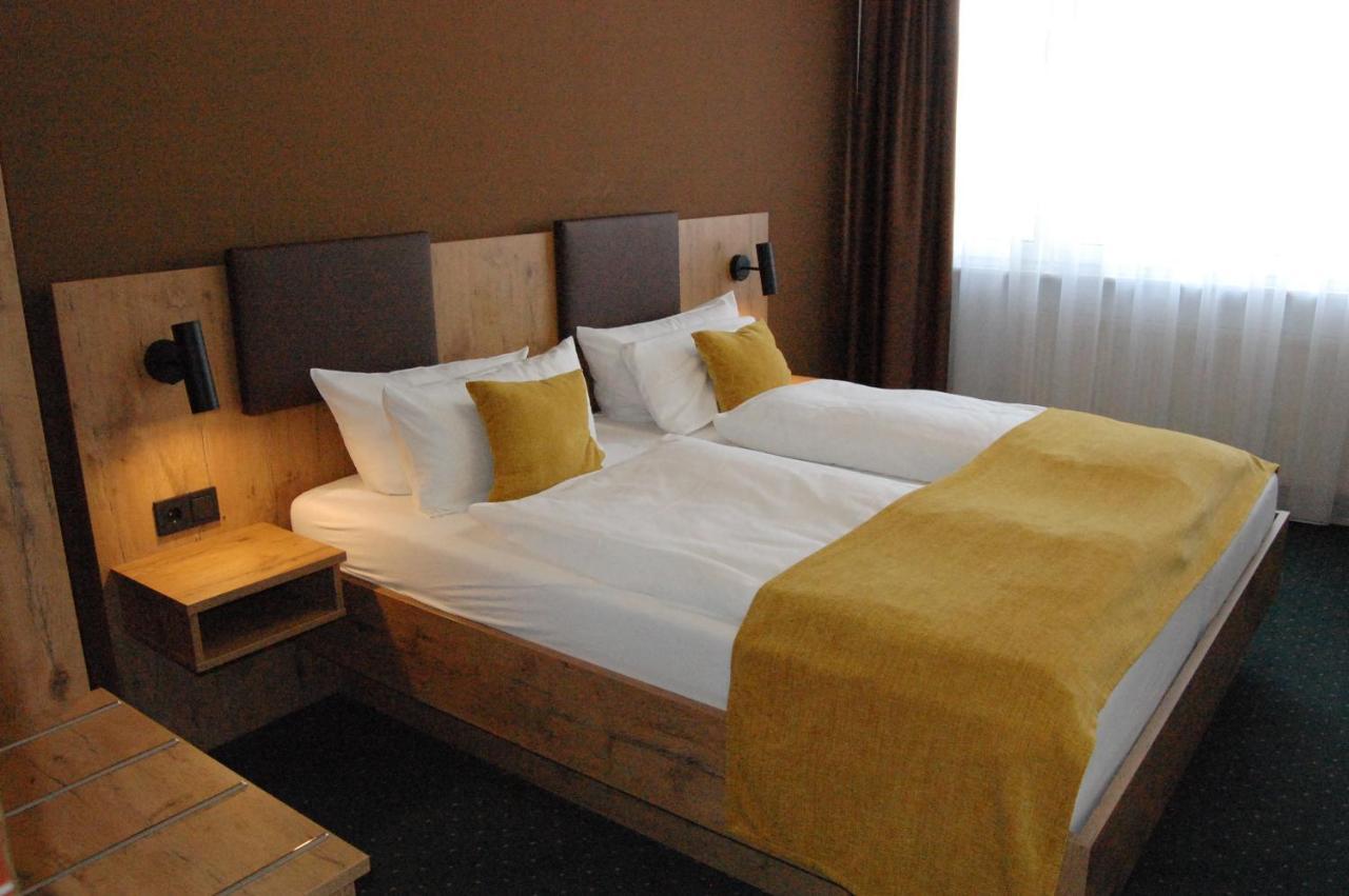 Hotel Am Markt คาร์ลสรูเฮอ ภายนอก รูปภาพ