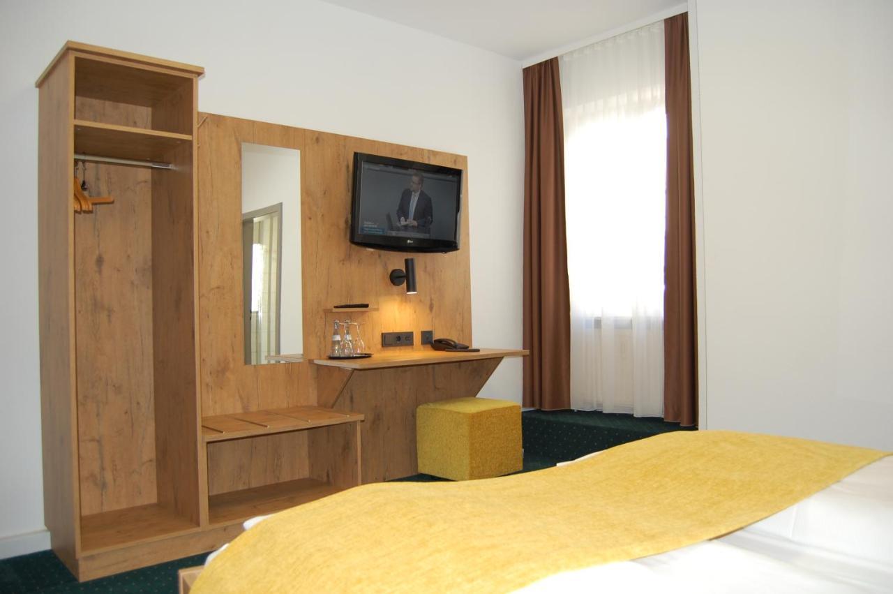 Hotel Am Markt คาร์ลสรูเฮอ ภายนอก รูปภาพ